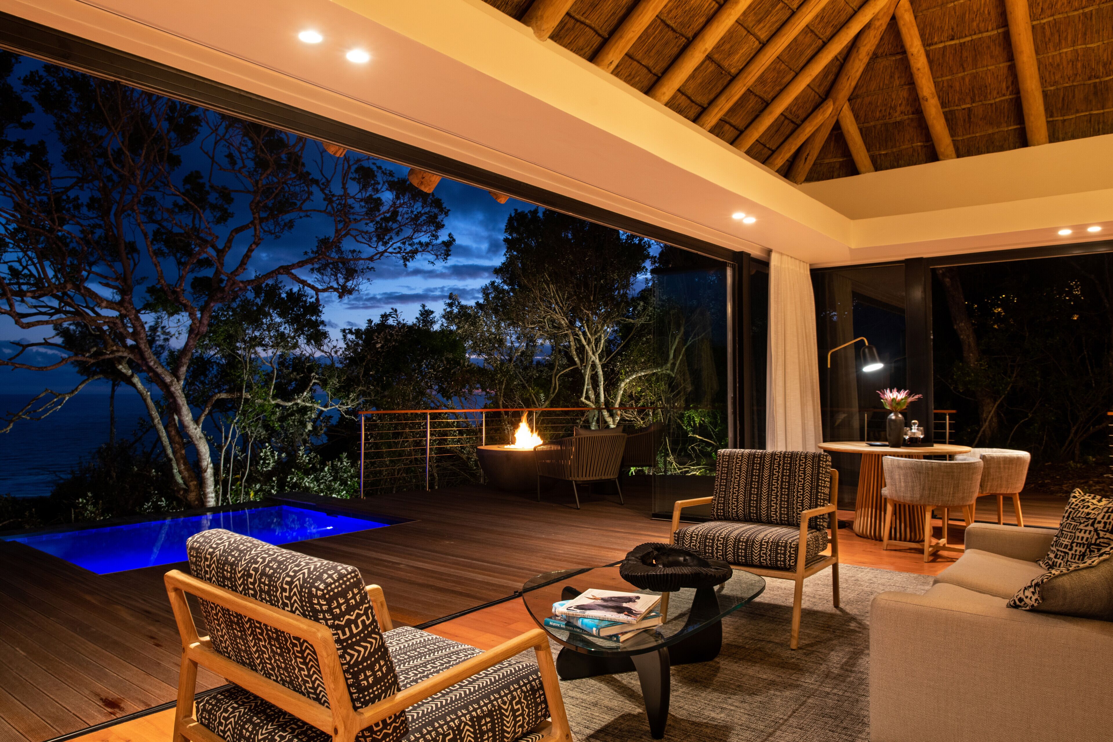 deluxe suite | living area | 32-inch flat-screen tv with satellite channels, tv, dvd player