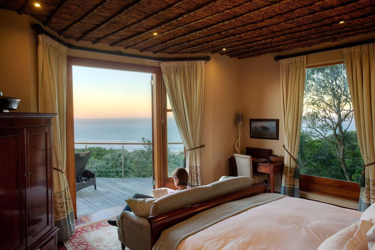 Ropa de cama hipoalergénica, camas Select Comfort y minibar