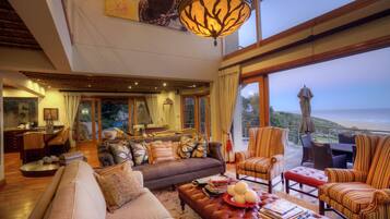 Exclusive-Haus | Wohnbereich | 32-Zoll-Flachbildfernseher mit Satellitenempfang, Fernseher, DVD-Player