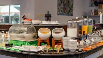 Café da manhã continental todos os dias mediante uma taxa