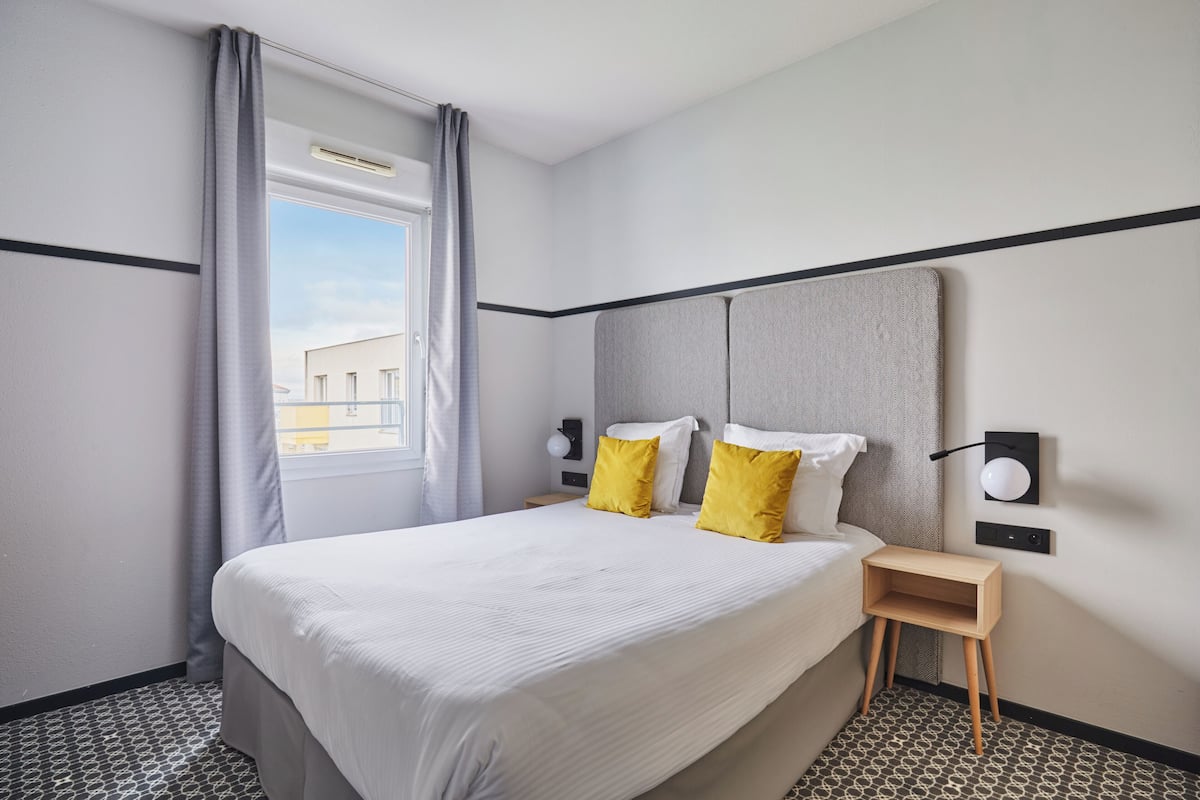 Appartement, 2 slaapkamers | 1 slaapkamer, een bureau, geluiddichte muren
