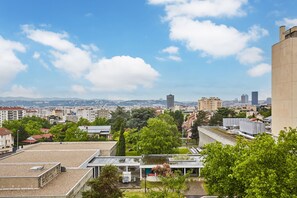 Standard Studio (2 People) | 1 bedroom, desk, soundproofing, iron/ironing board