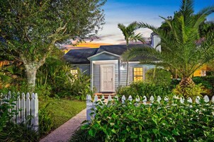 Deluxe Cottage | Premium bedding, individually decorated, individually furnished, desk