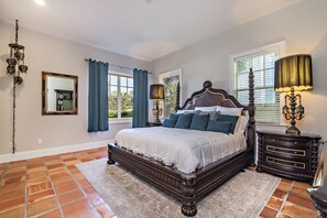 Superior Apartment | Premium bedding, individually decorated, individually furnished, desk - Grandview Gardens (West Palm Beach)