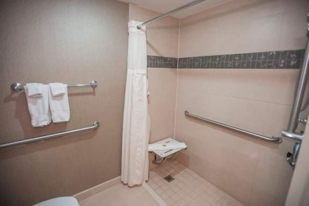 욕실 | 고급 세면용품, 헤어드라이어, 타월, 비누