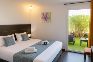 Bureau, rideaux occultants, chambres insonorisées