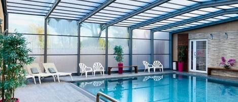 Kolam renang tertutup, kolam renang terbuka, kerusi lepak pantai