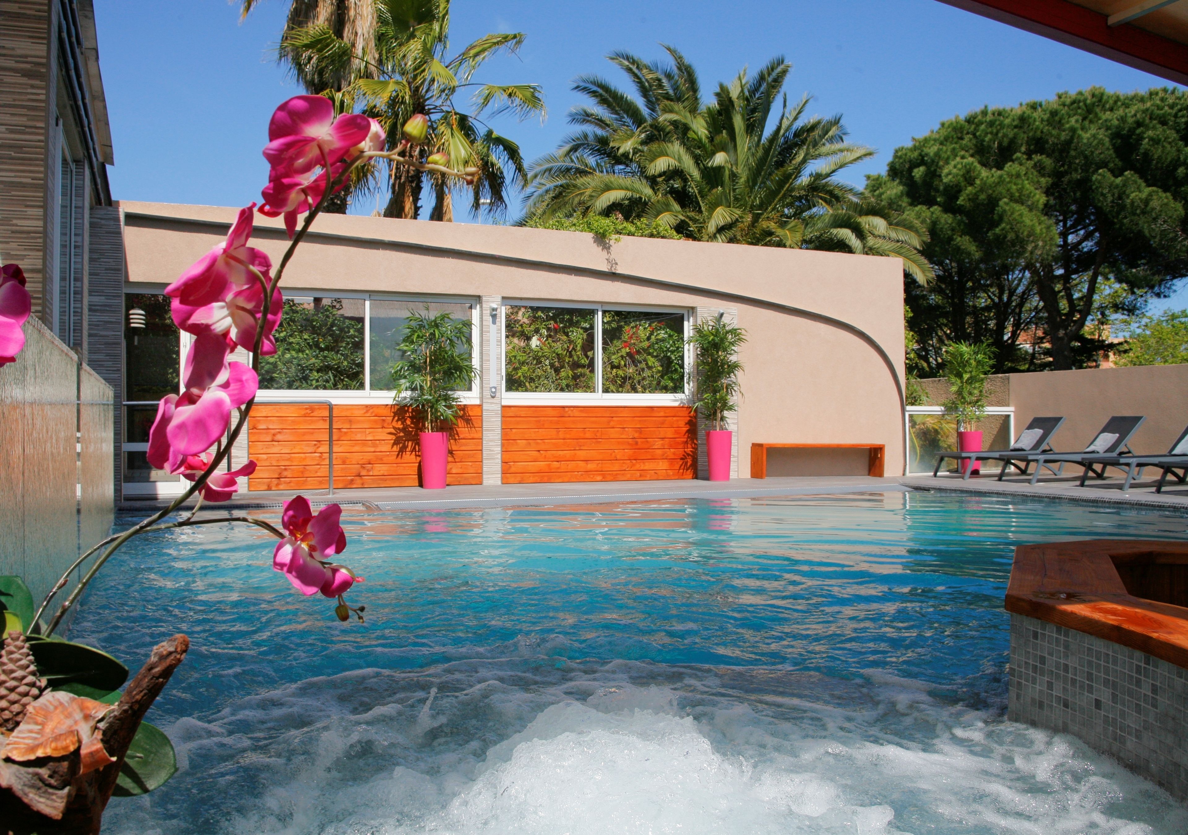 Indoor pool, outdoor pool, open 10:00 AM to 8:00 PM, sun loungers