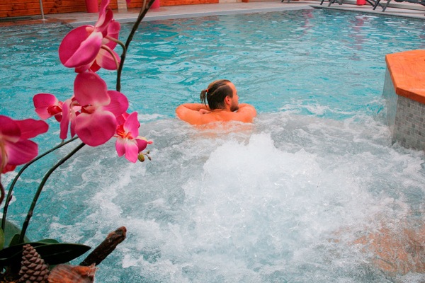 Indoor pool, outdoor pool, open 10:00 AM to 8:00 PM, sun loungers