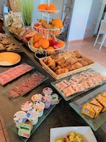 Petit déjeuner buffet servi tous les jours en supplément