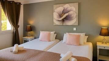 Suite, Connecting Rooms | Desk, blackout drapes, soundproofing, iron/ironing board