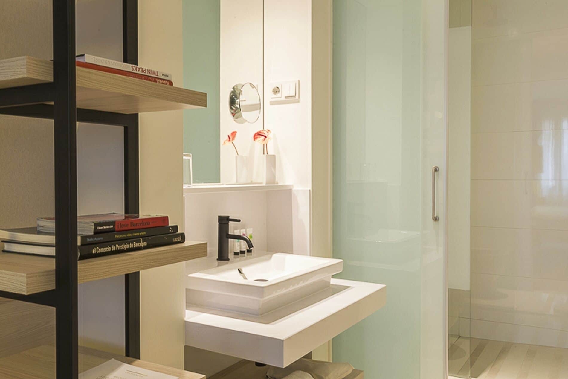 design room | bathroom | shower, hair dryer, towels