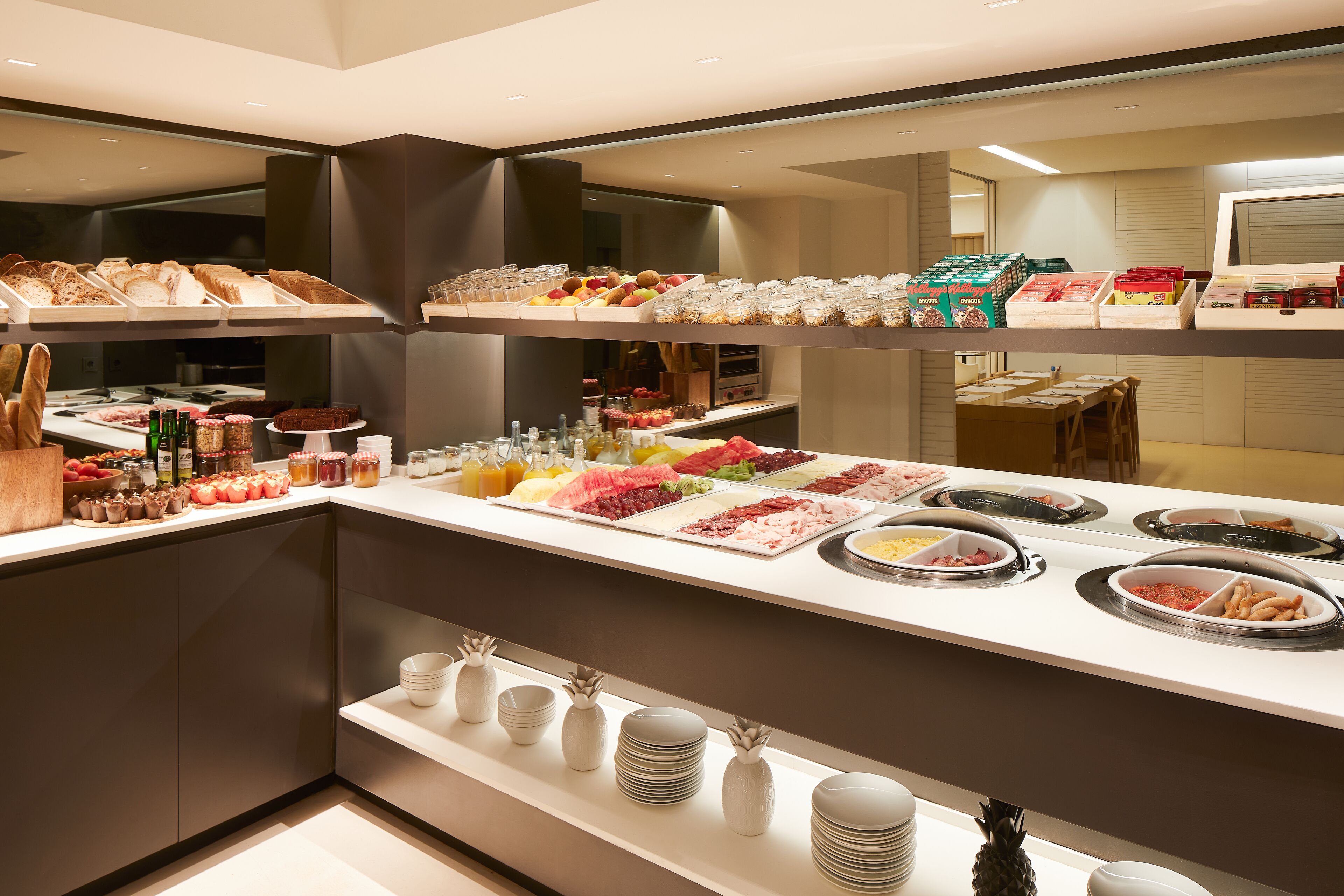 daily continental breakfast (eur 14 per person)