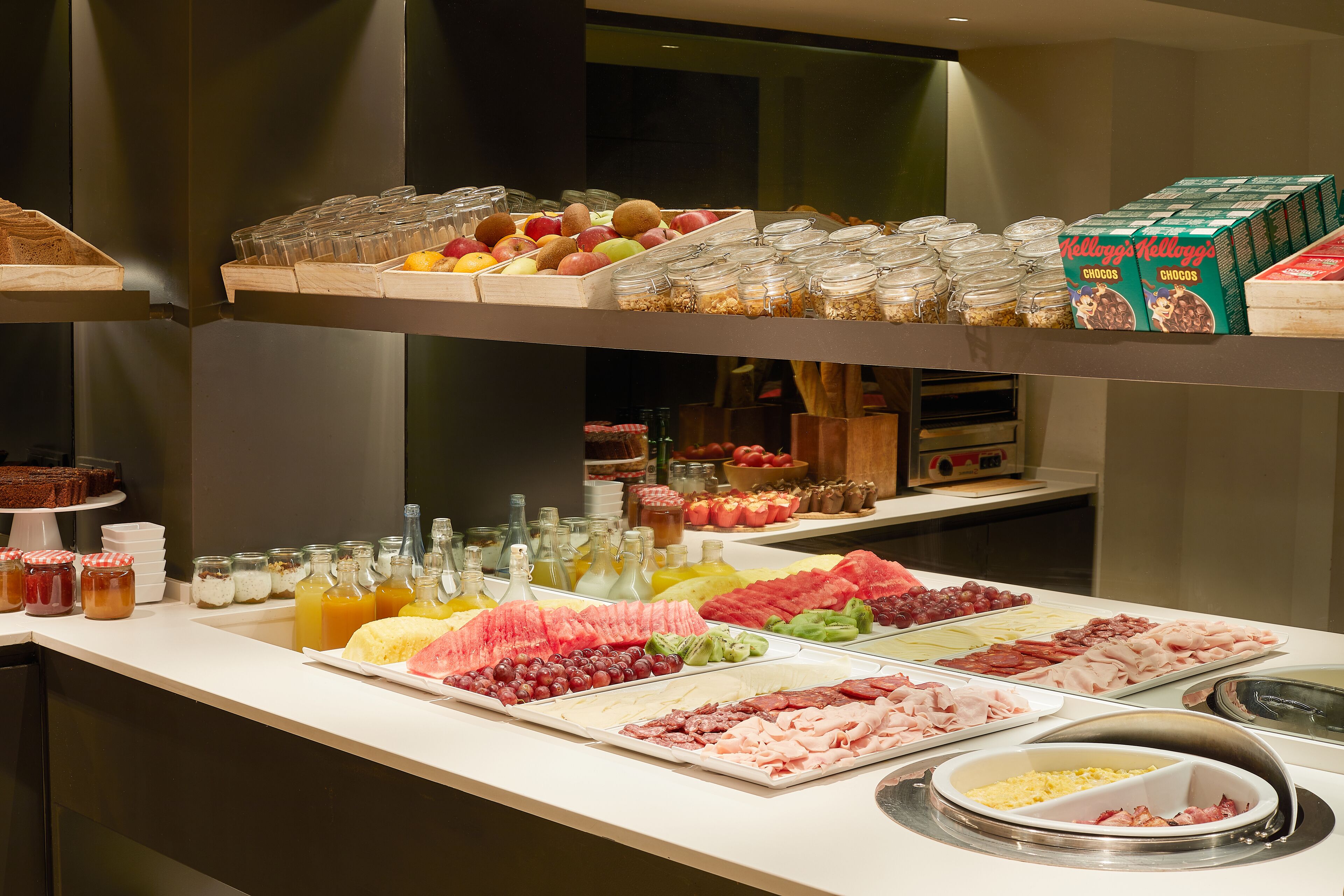 daily continental breakfast (eur 14 per person)