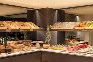 Desayuno continental todos los días (con cargo) 