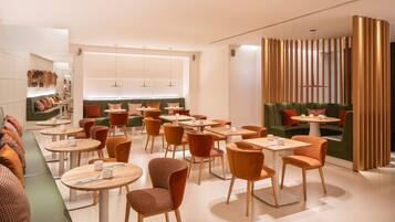 Dagelijks continentaal ontbijt (EUR 14 per persoon)