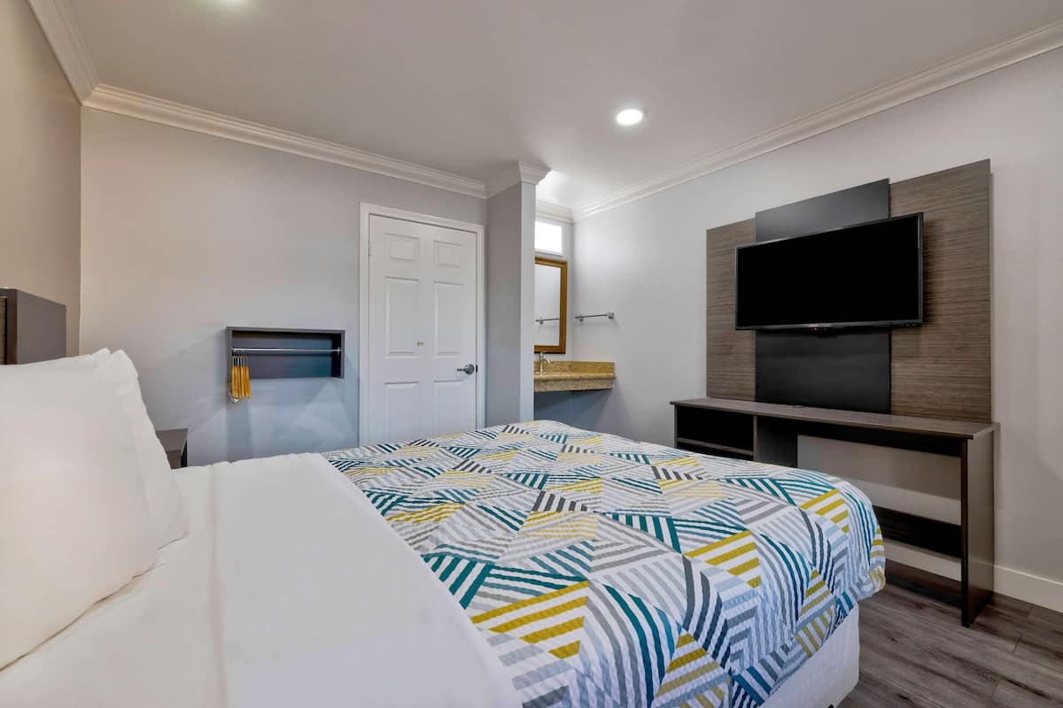 Desk, iron/ironing board, free WiFi, bed sheets