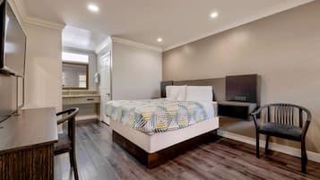 Meja kerja, setrika/meja setrika, Wi-Fi gratis, dan seprai linen