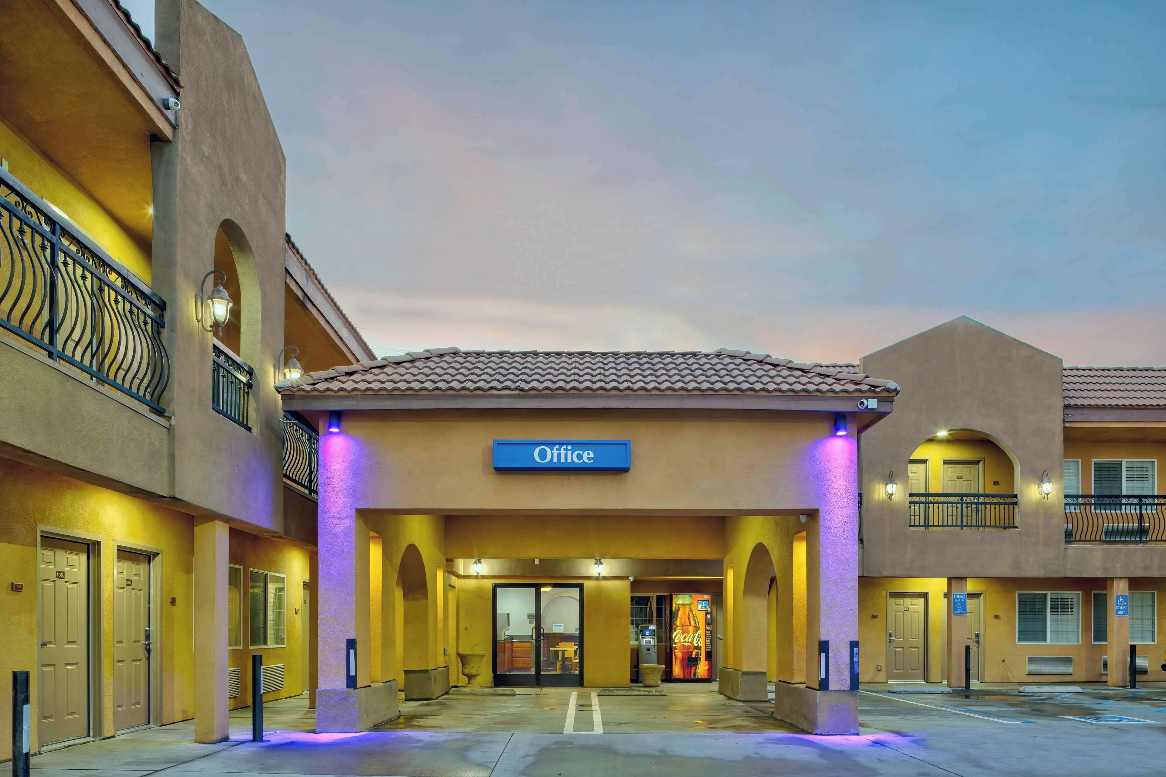 المنشأة من الخارج