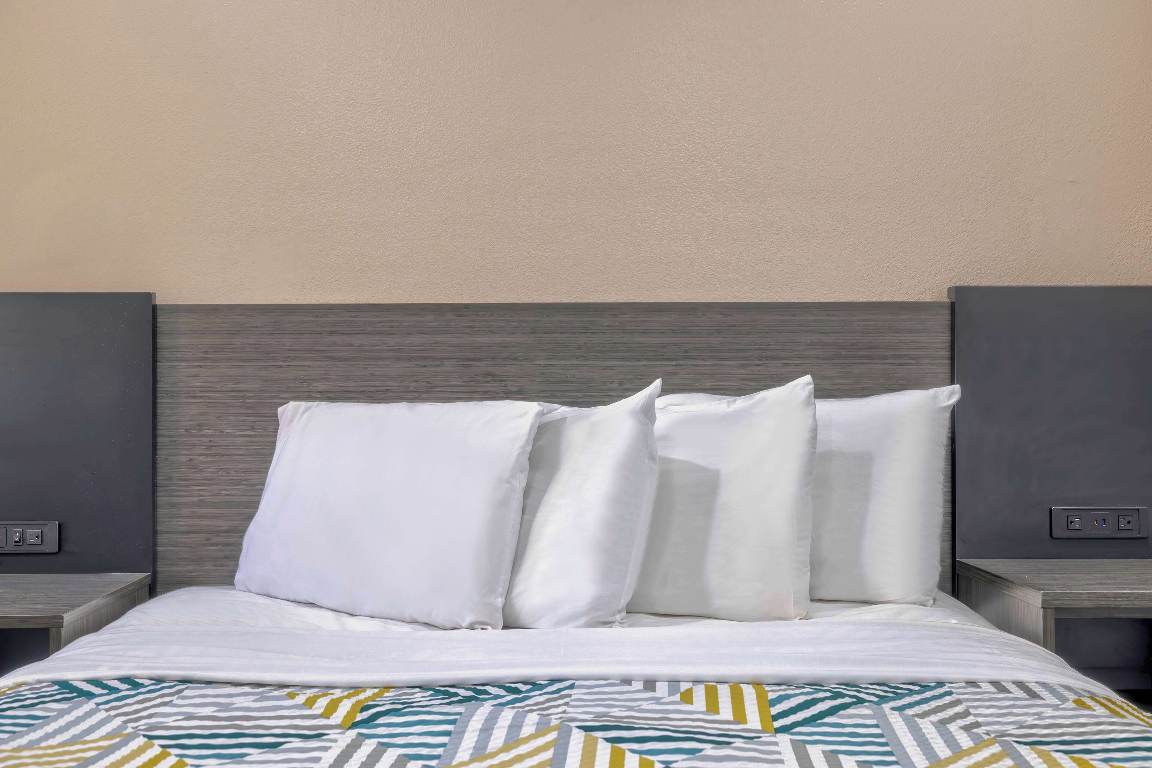 办公桌、熨斗/熨衣板、免费 WiFi、床单