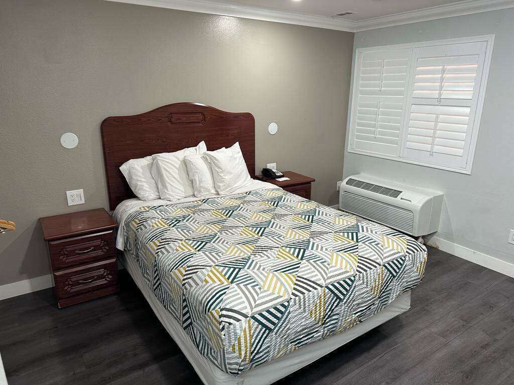 Desk, iron/ironing board, WiFi (free), bed sheets
