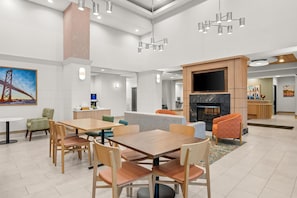 Free daily buffet breakfast  - Hampton Inn & Suites Detroit-Canton (Canton)