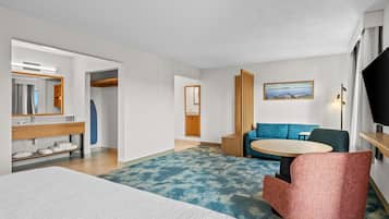 Studio, One King Bed, Non-Smoking | Premium bedding, desk, blackout drapes, iron/ironing board