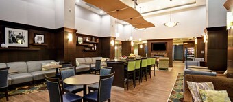 Hampton Inn & Suites Detroit-Canton