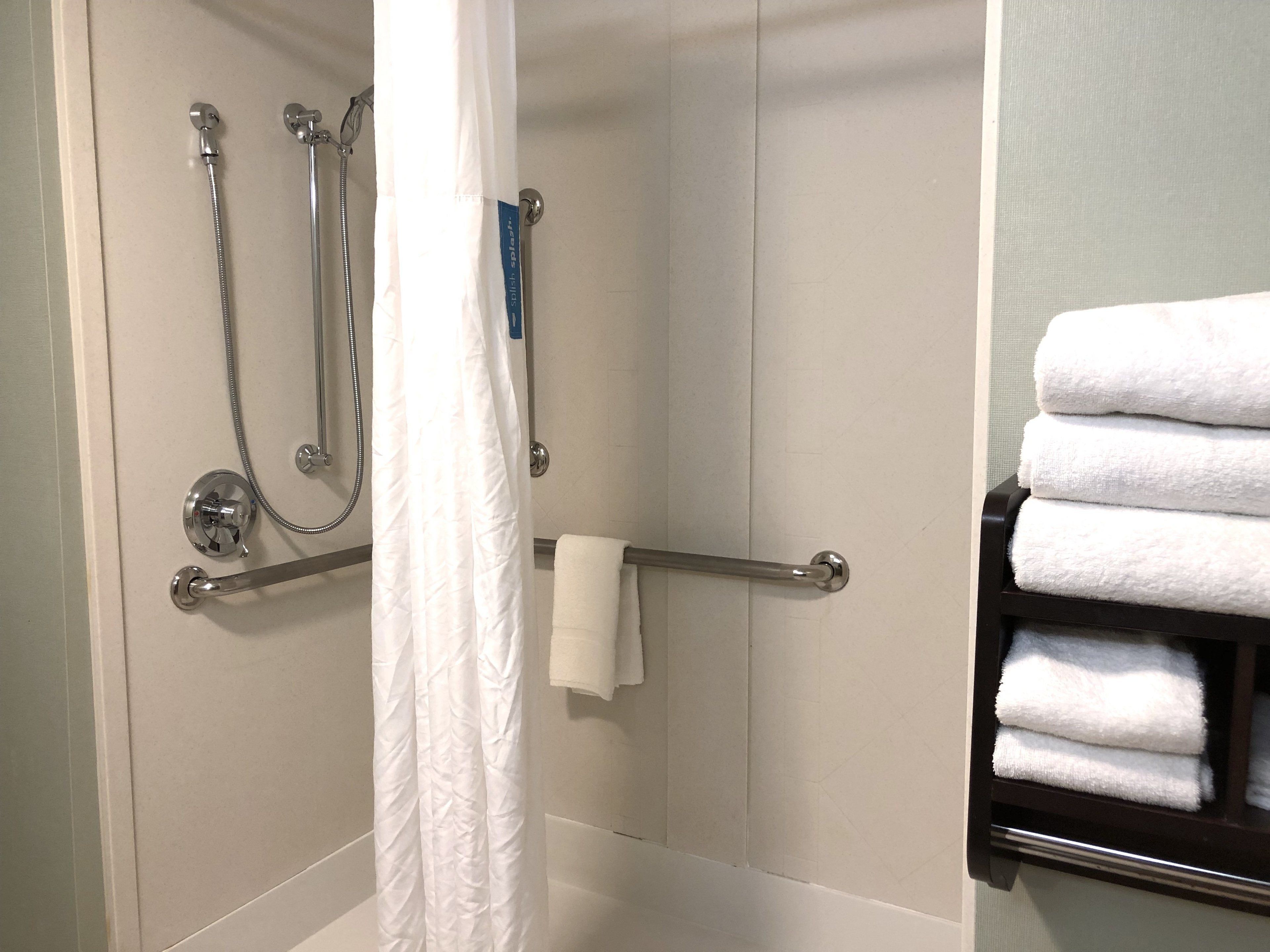 Habitación, 1 cama King size, con acceso para personas discapacitadas, para no fumadores | Ropa de cama de alta calidad, escritorio y cortinas blackout 