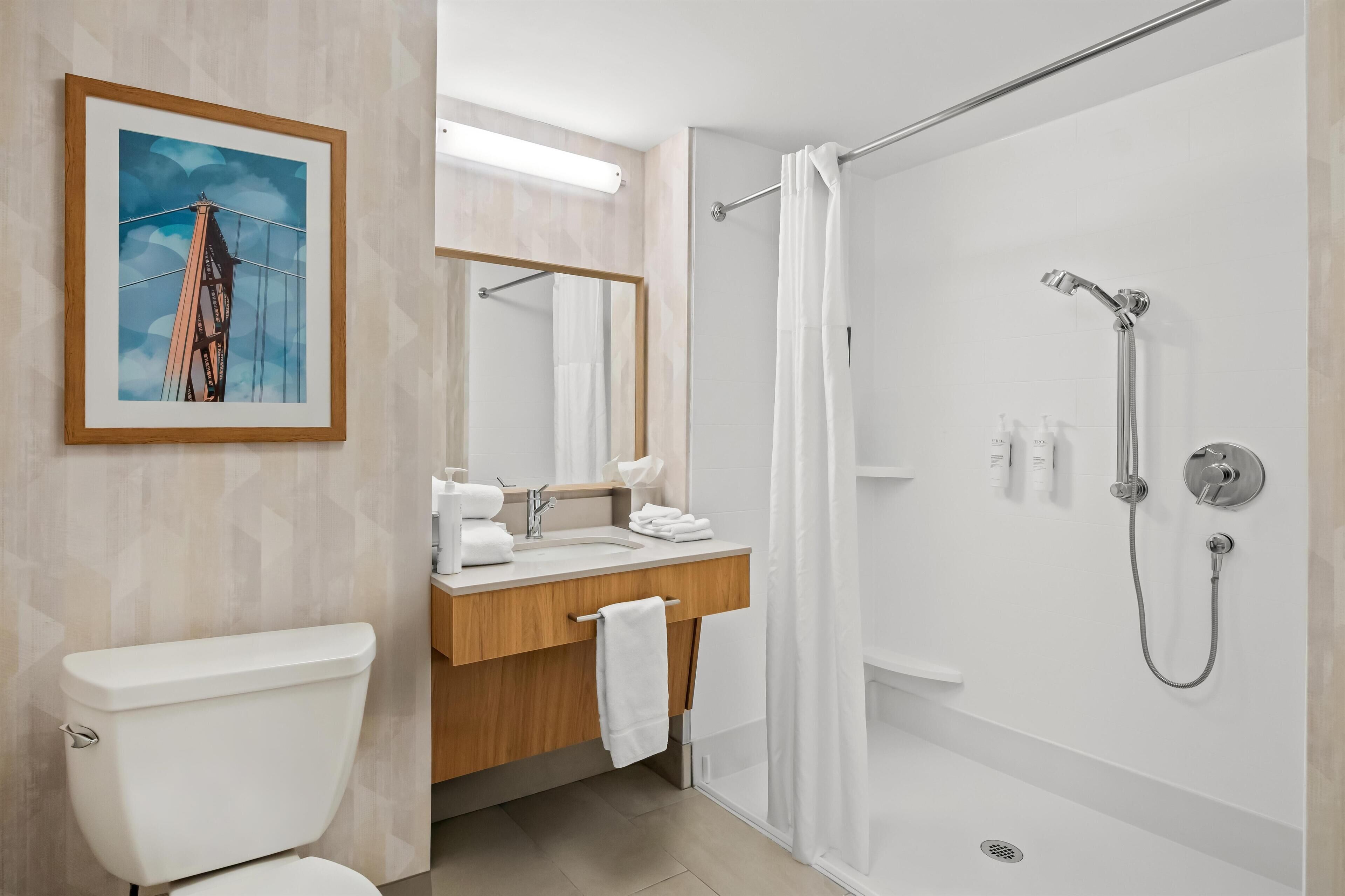 2 camas de matrimonio, No fumadores, accesible | Ducha del cuarto de baño
