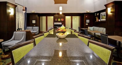 Hampton Inn & Suites Detroit-Canton