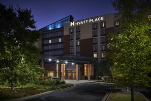Front of property – evening/night - Hyatt Place Richmond Airport (Richmond)