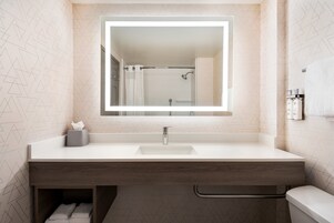 Ducha y bañera combinadas y bañera profunda