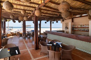 3 bars/lounges, poolside bar