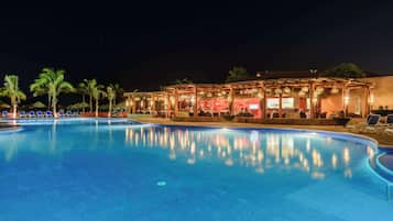 2 restaurants, breakfast, lunch, dinner served; American cuisine