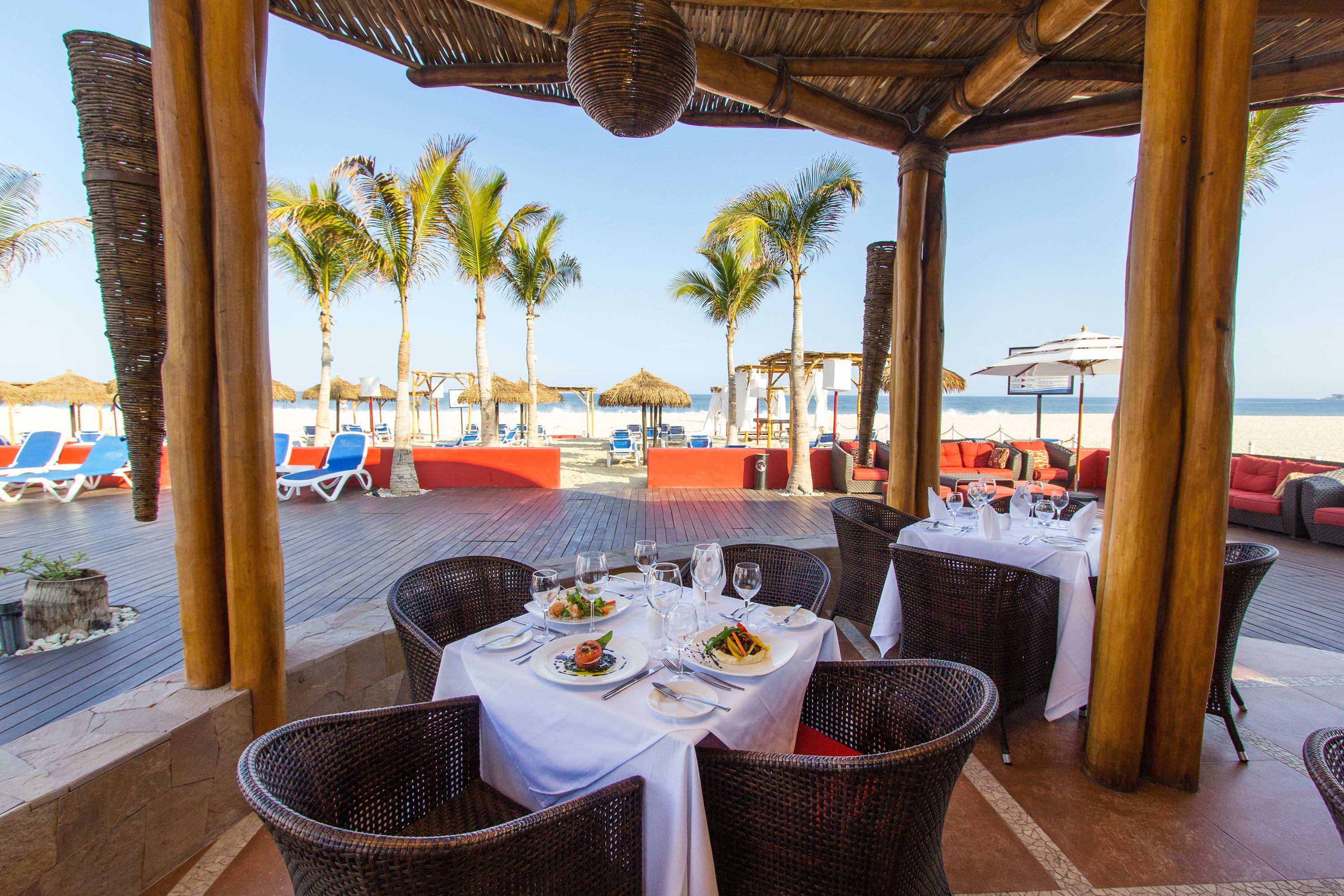 2 restaurantes; se sirve desayuno, almuerzo y cena