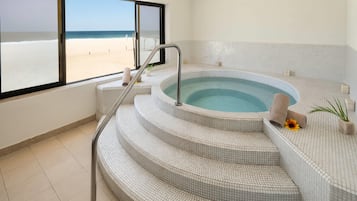 3 piscinas al aire libre, sombrillas, sillones reclinables de piscina