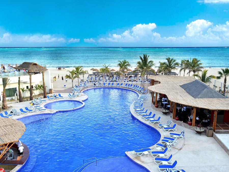 3 piscinas externas, guarda-sóis, espreguiçadeiras