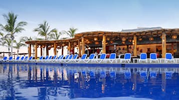 3 outdoor pools, pool umbrellas, sun loungers