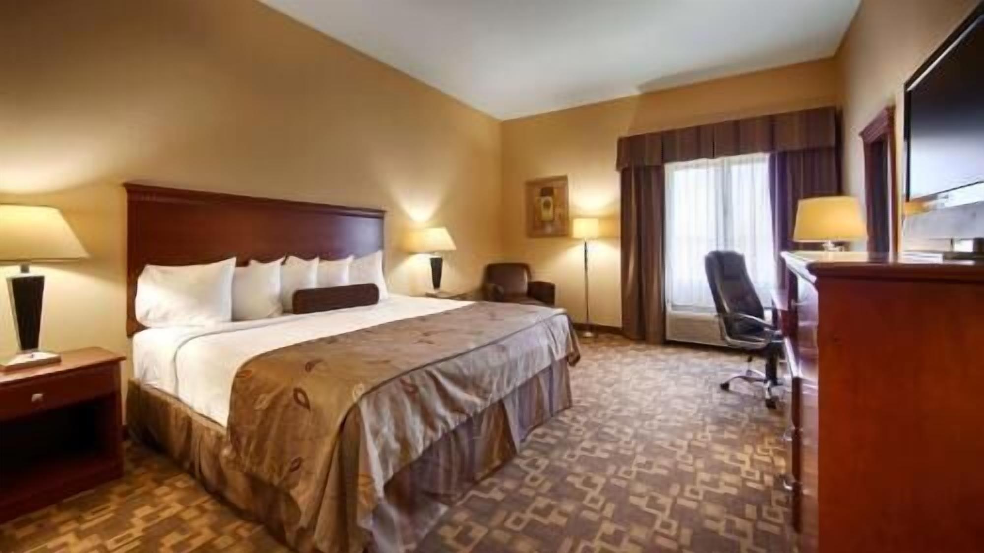 Pillow-top beds, desk, laptop workspace, iron/ironing board