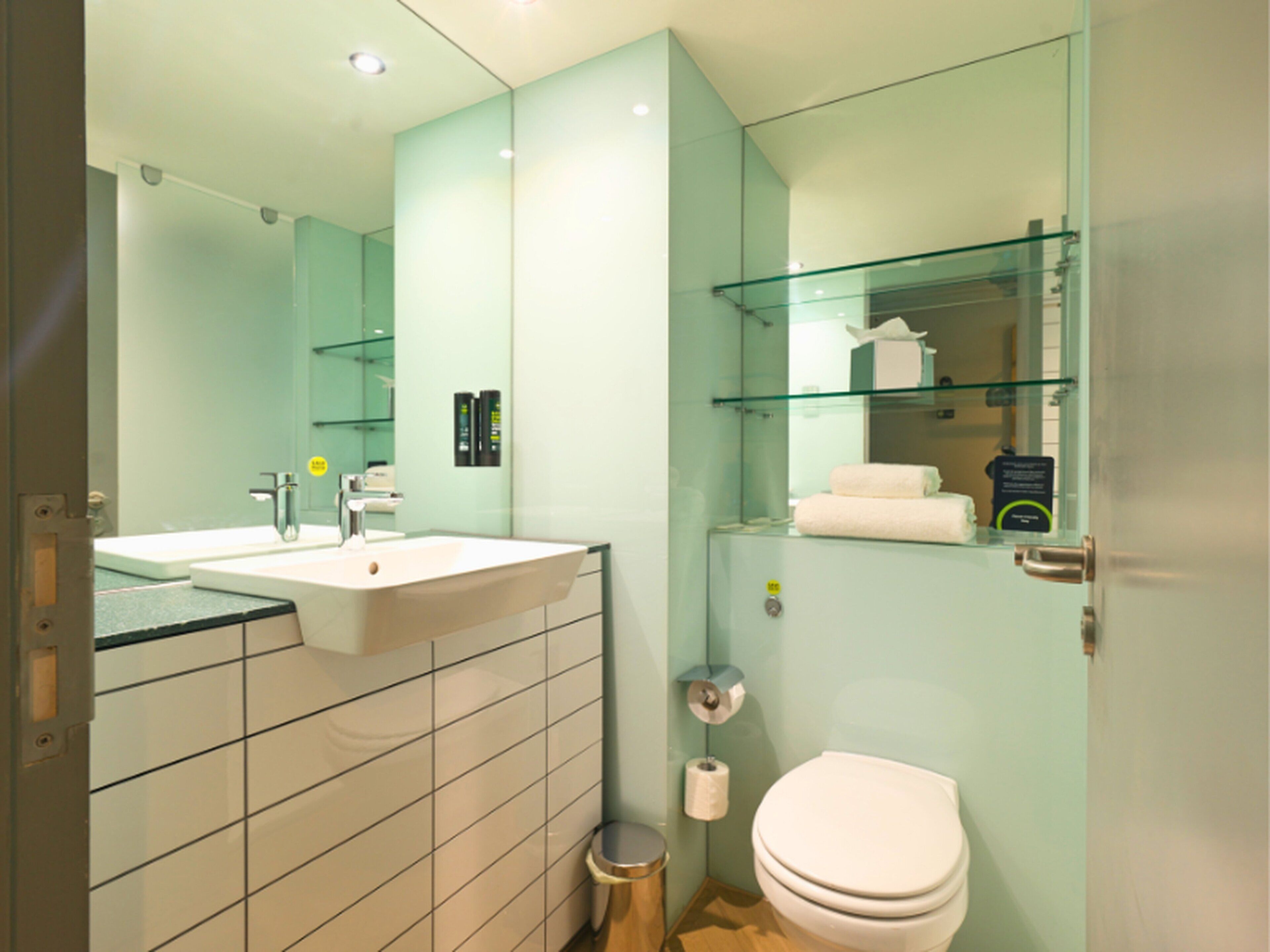 Photo - B&B HOTEL Warrington