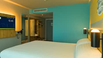 Dobbeltværelse | Skrivebord, arbejdsområde til bærbare computere, mørklægningsgardiner