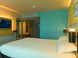 Double Room | Desk, laptop workspace, blackout drapes, soundproofing