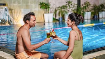 Outdoor pool, sun loungers