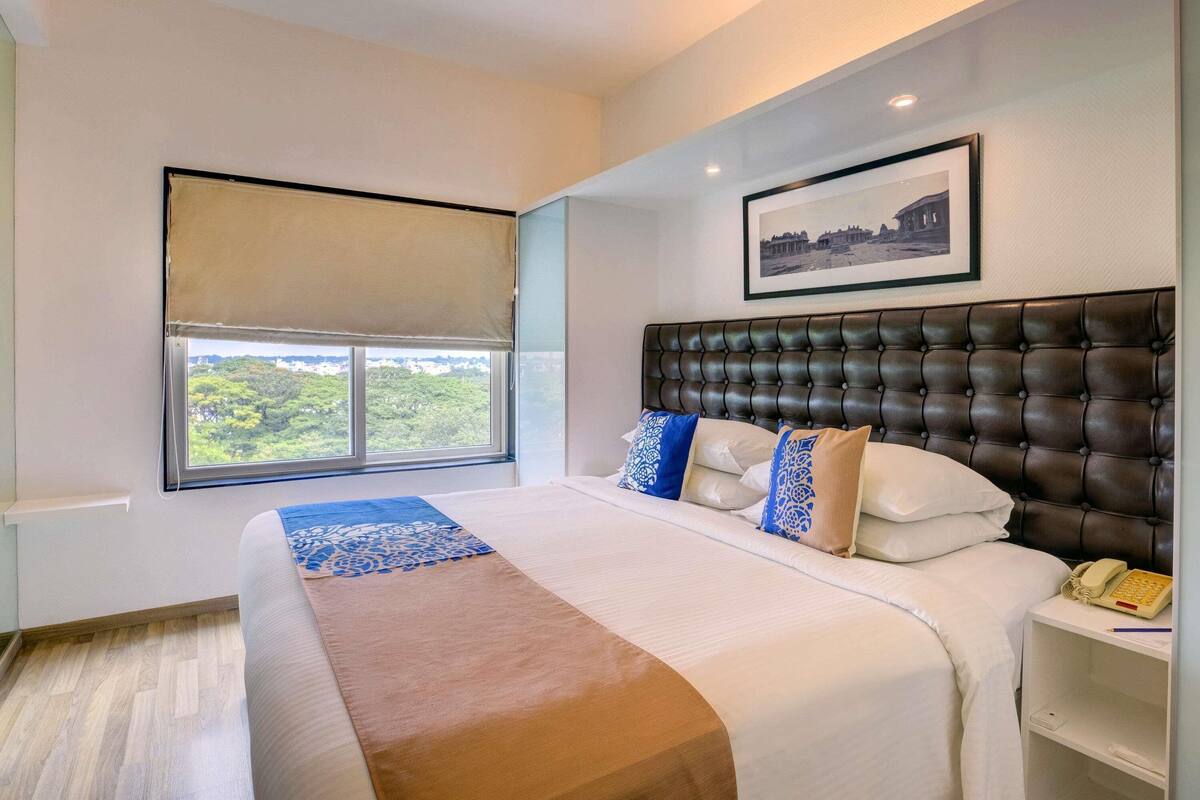 Suite Eksekutif, 1 kamar tidur, balkon | Seprai katun Mesir, seprai premium, selimut bulu angsa, dan minibar