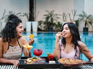 Outdoor pool, sun loungers - Grand Mercure Bangalore (Bengaluru)