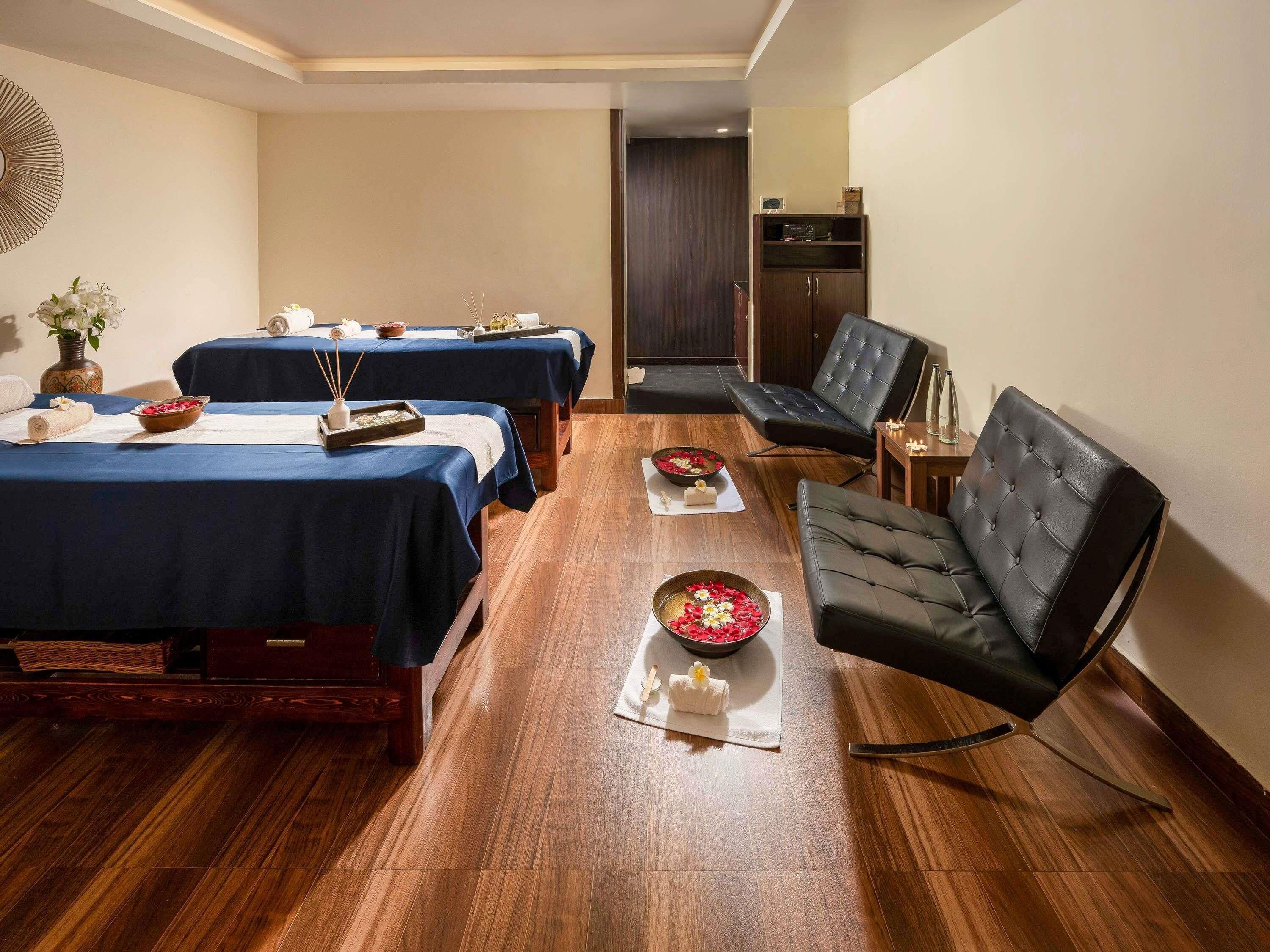 Couples treatment room(s), sauna, hot tub, steam room, body treatments