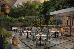 Breakfast, lunch, dinner served; al fresco dining  - Grand Mercure Bangalore (Bengaluru)