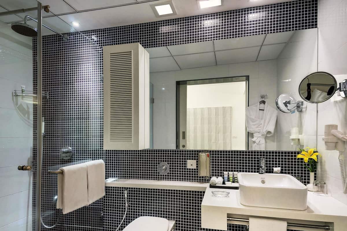 Seprai katun Mesir, seprai premium, selimut bulu angsa, dan minibar