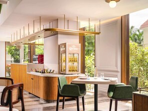 Breakfast, lunch, dinner served; alfresco dining - Grand Mercure Bangalore (Bengaluru)